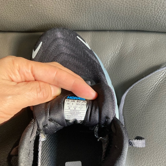Hoka One One W Ahari 6 . Only worn once . - Picture 7 of 7